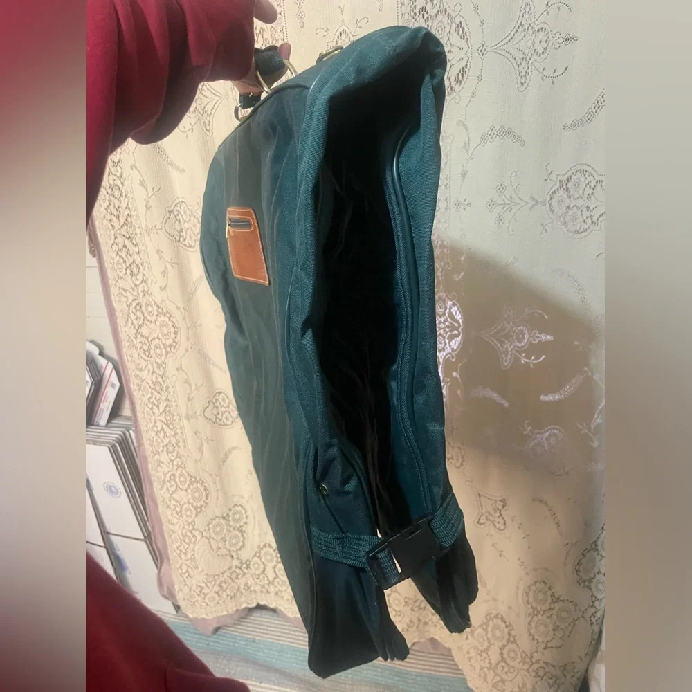 Jaguar: vintage 90s deep green wardrobe bag